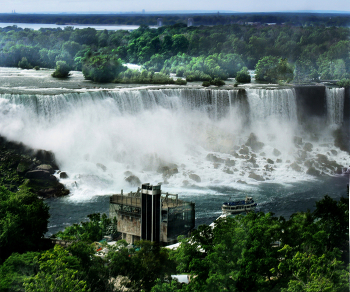 Niagara Falls / ***