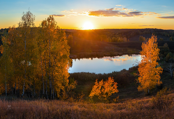 Herbst-Sonnenuntergang / ***