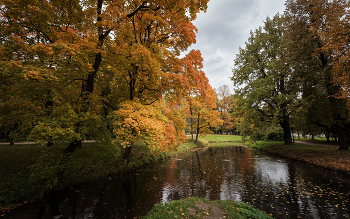 Im Herbst des Parks ... / ***