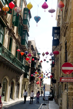 Through the streets of Valletta-Malta. / ***
