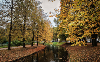 Im Herbst des Parks ... / ***