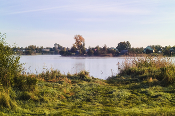 Sonnenaufgang über dem Fluss / ***