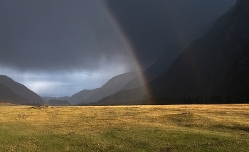 Rainbow in den Bergen / ***