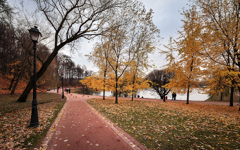 Im Herbst des Parks ... / ***