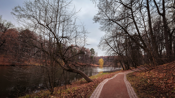 Im Herbst des Parks ... / ***