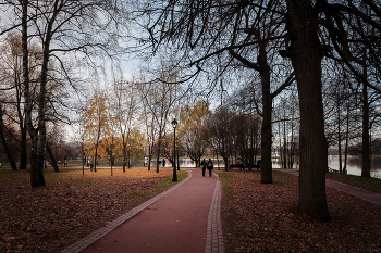 Im Herbst des Parks ... / ***