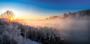 Stadt im Nebel / ***