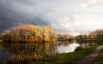 Im Herbst des Parks ... / ***