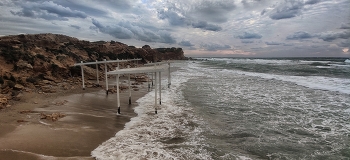 Verlassener Strand / ***