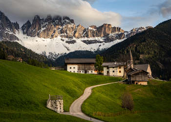 am Fuße der Berge / ***