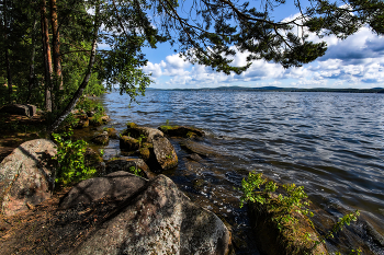 Rocky shore / ***