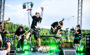 &nbsp; / https://www.instagram.com/vaguro_vuv/