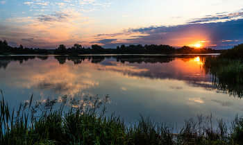 Dämmerung auf dem See. / ***