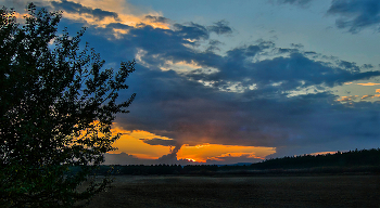 Sonnenuntergang nach dem Sturm / ***