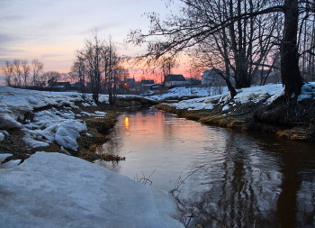 Sonnenaufgang im Wald / ***