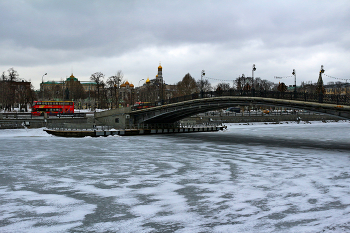 Luschkow Brücke / ***