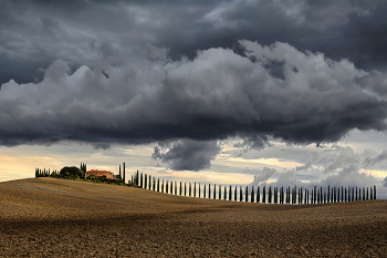 Val d`Orcia / Wilde Wolken über der Toskana