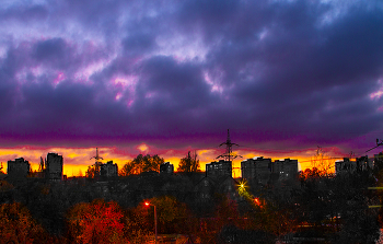 Wolken über der Stadt entstand ... / ***