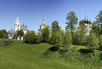 Trinity Cathedral / ***