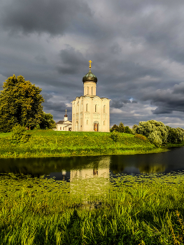 Kirche der Fürbitte auf dem Nerl / ***