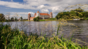 Mir Castle / ***