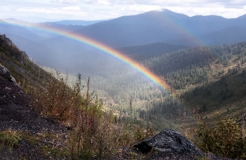 Rainbow in den Bergen / ***