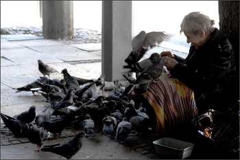 The patroness of pigeons. / ***