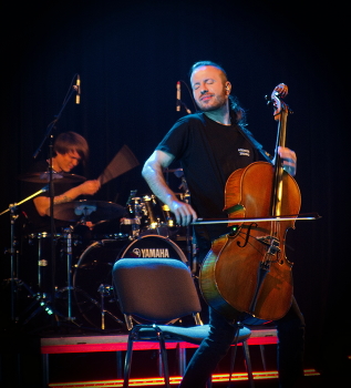 Bei dem Konzert / ***