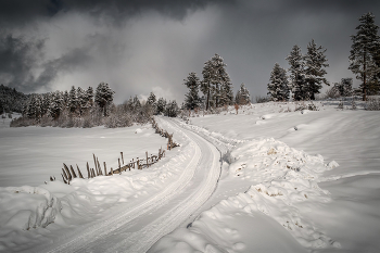 Mountain Winter Road / ***