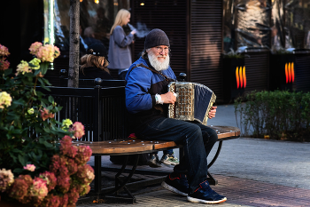 Busker / ***