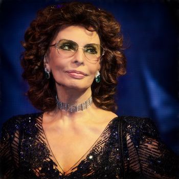 Sophia Loren / ***