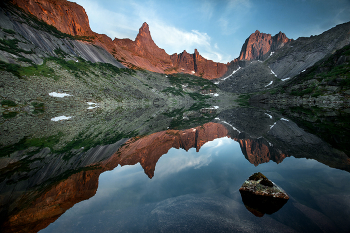 Lake Mountain Geister / ***