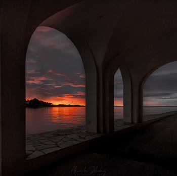 Sonnenaufgang über dem Fluss / ***