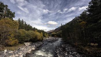 River. / ***