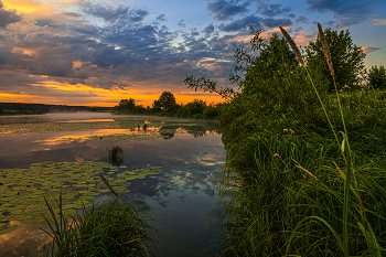 Dämmerung auf dem See. / ***