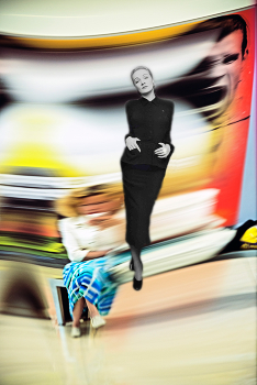  / ***