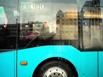 Bus / ***