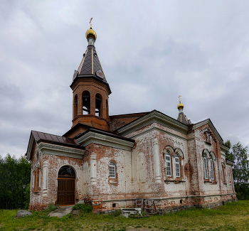 Dreifaltigkeitskirche / ***
