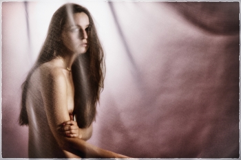 Seen / Miss Magnolia behind the curtain