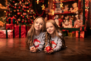 New Year's photo shoot / Children's New Year photo shoot in the studio