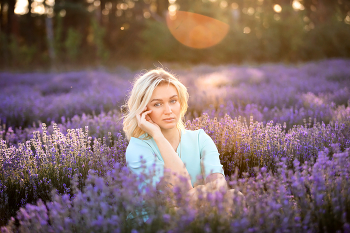 Portrait photo session / Portrait photo session in a lavender field