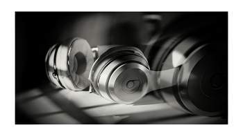HEADPHONES / ***