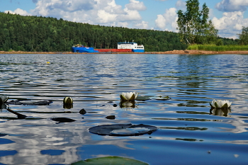 Auf dem Fluss. / ***