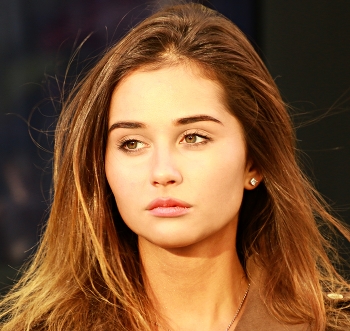 Julia / ***