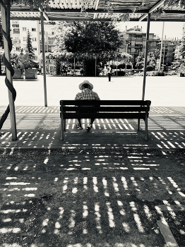 Mittag / ***
