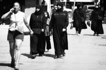 Market / ***
