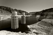 Hoover Dam / ***