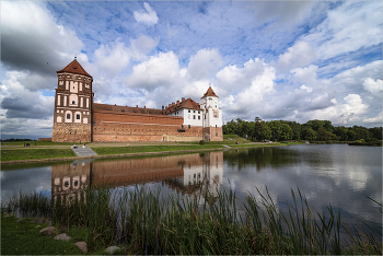 Mir Castle / ***