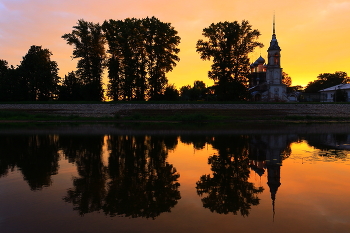 In der Morgendämmerung. / ***