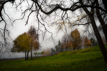 Oktober / ***
